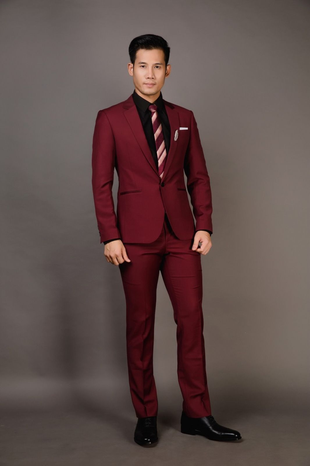 624737 A Hot Red Suit 